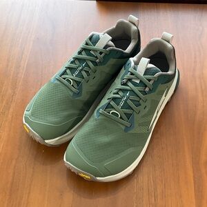 Altra Lone Peak 9+ Sample